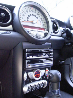 BMWミニ（R56）（No.2）｜カーナビ（1DIN＋1DIN）
